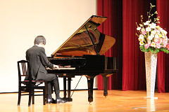 吉岡駿さんのピアノ演奏